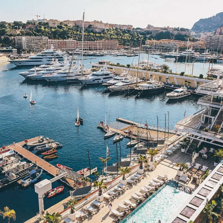 An elegant guide to the booze cruise Boston yachting scene