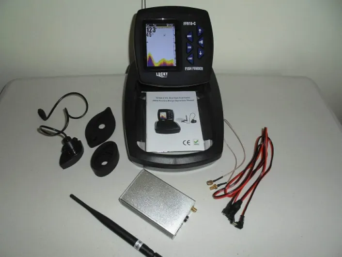 Bait Boat Wireless Colour Fish Finder- 500 Metre Range, with Coloured LCD screen - Fantastic Feature/Fish Finder - Fish ID, Zoom + More