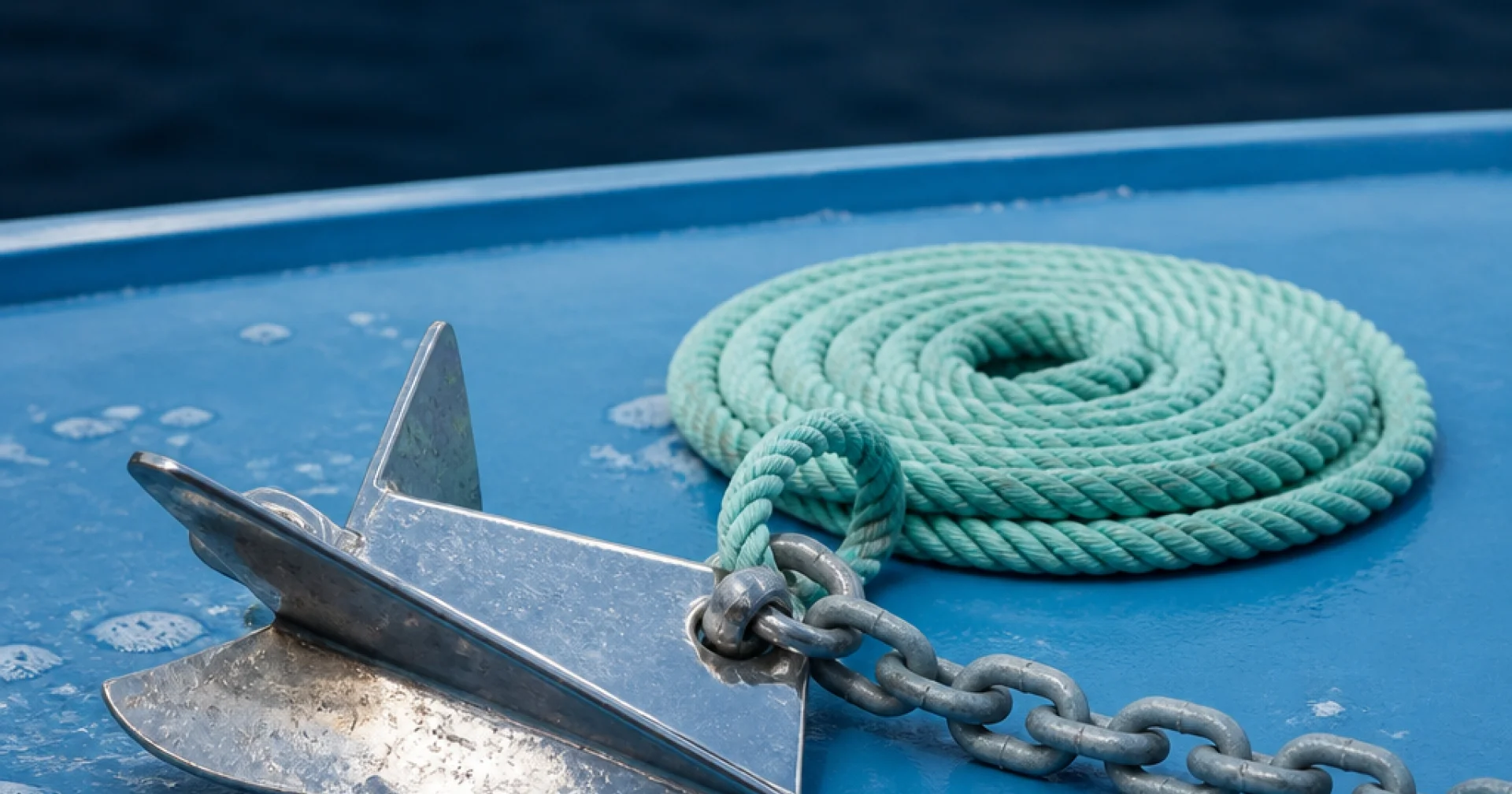 Anchoring in a blow: the ground tackle, the technique and the instinct that let you sleep through a summer squall